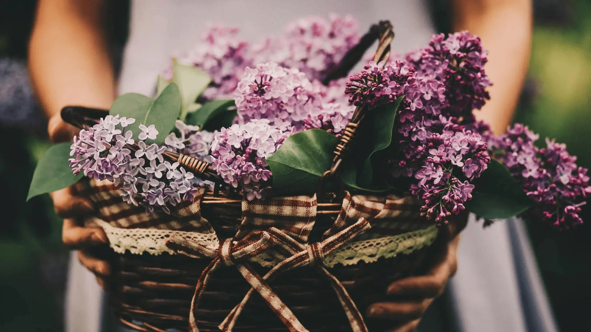 How to Host a Spring Fling Gift Exchange for Plant Lovers